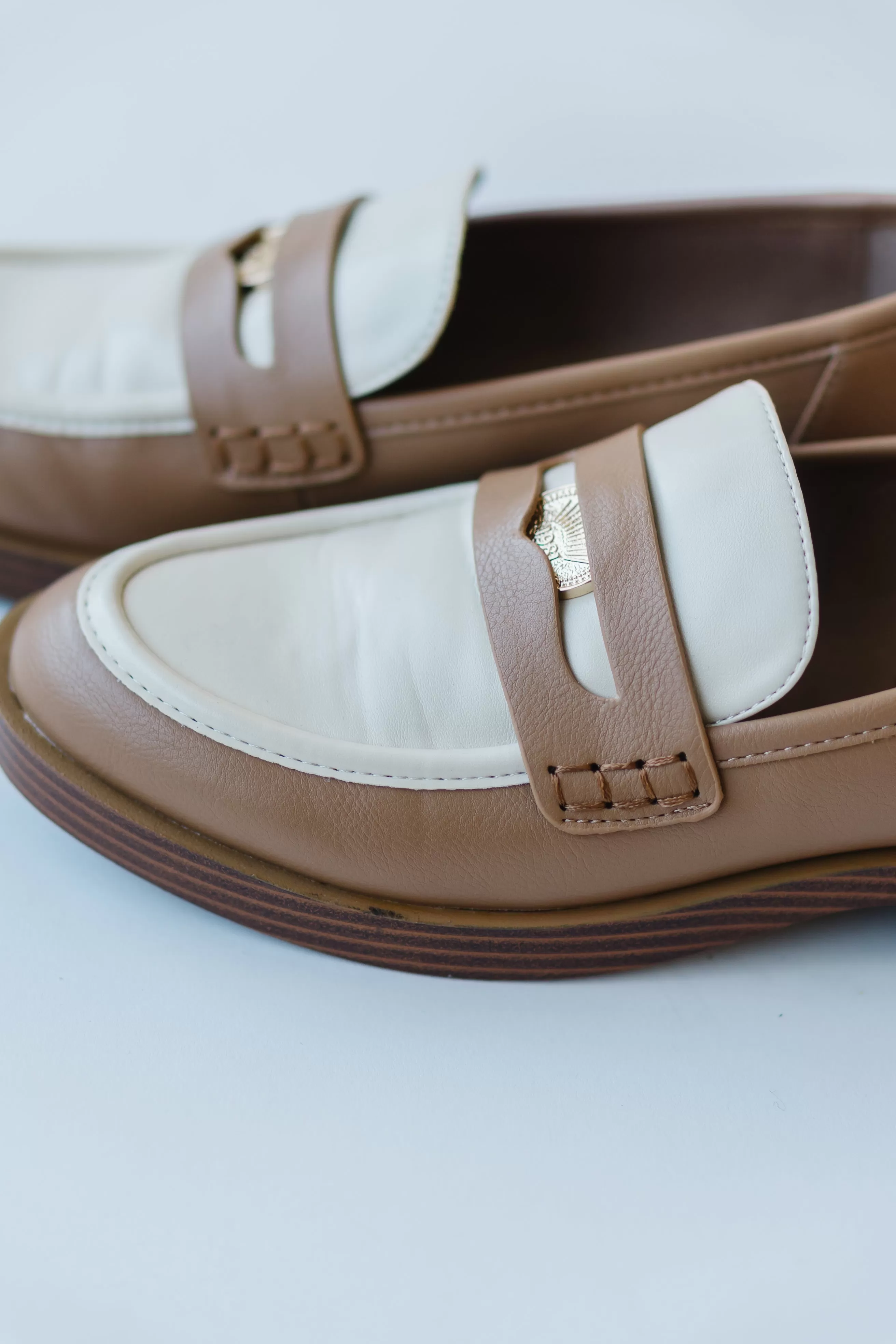 Chinese Laundry: Porter Loafer in Bone   Camel