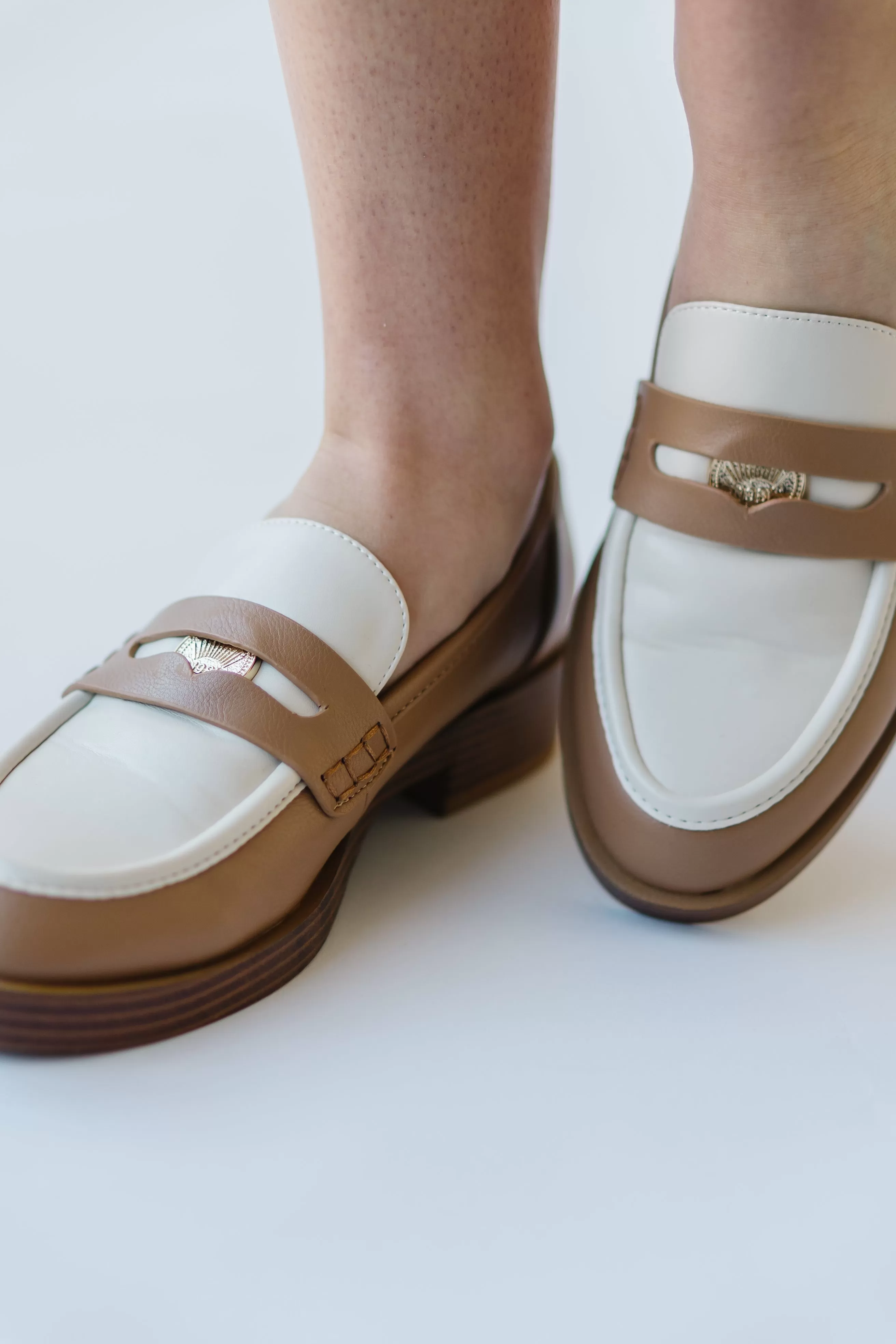 Chinese Laundry: Porter Loafer in Bone   Camel