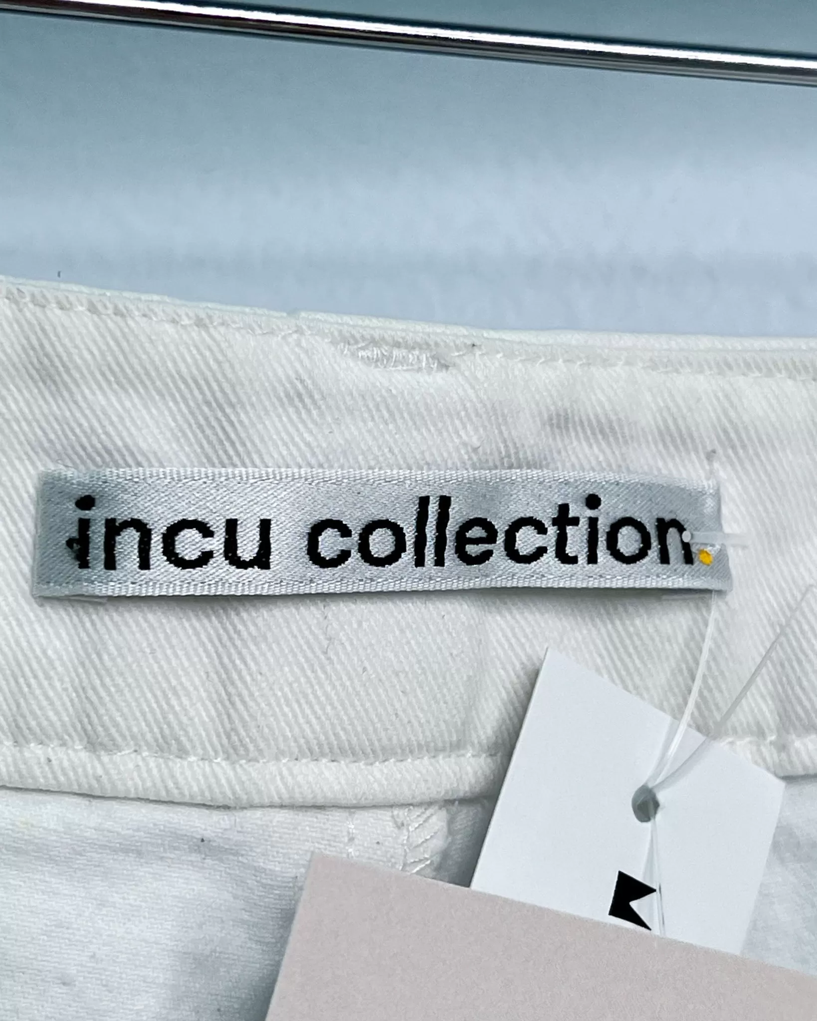 Size 8 - Incu Collection Off-White Crop Pants